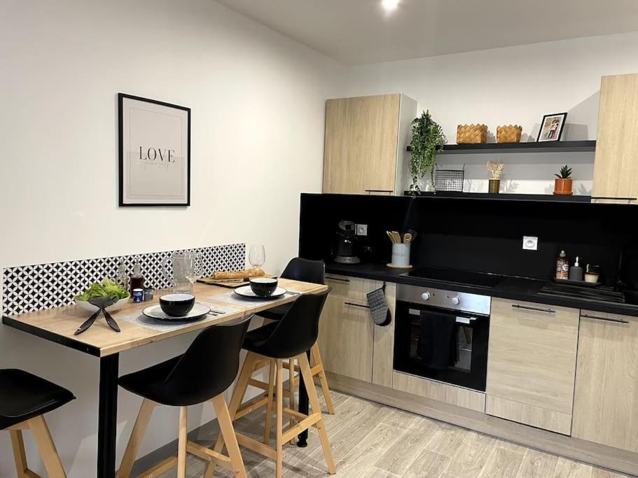 Bel Appartement Sur Cour Plein Centre Ville Et Parking Moulins  Exterior foto