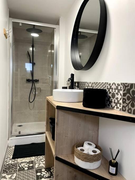 Bel Appartement Sur Cour Plein Centre Ville Et Parking Moulins  Exterior foto